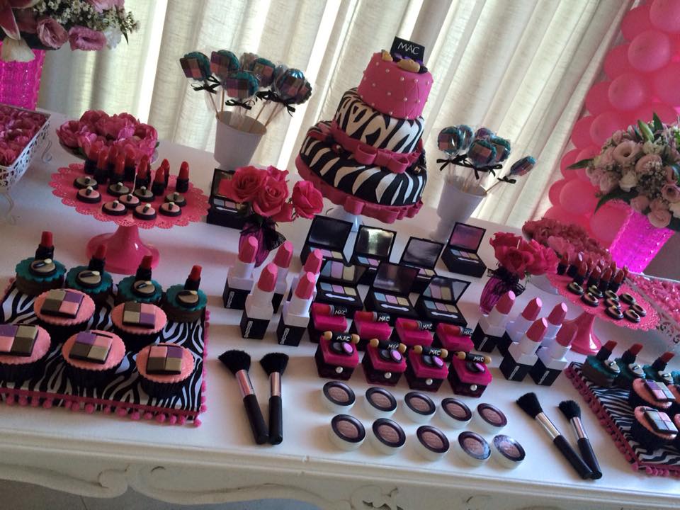 Bolos Decorados Maquiagem  Make up cake, Cake, Party cakes