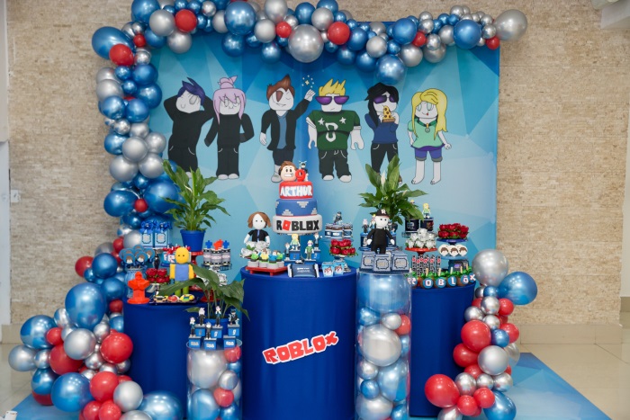 bolo roblox simples  Idéias de bolo de aniversário, Bolos de aniversário,  Festa