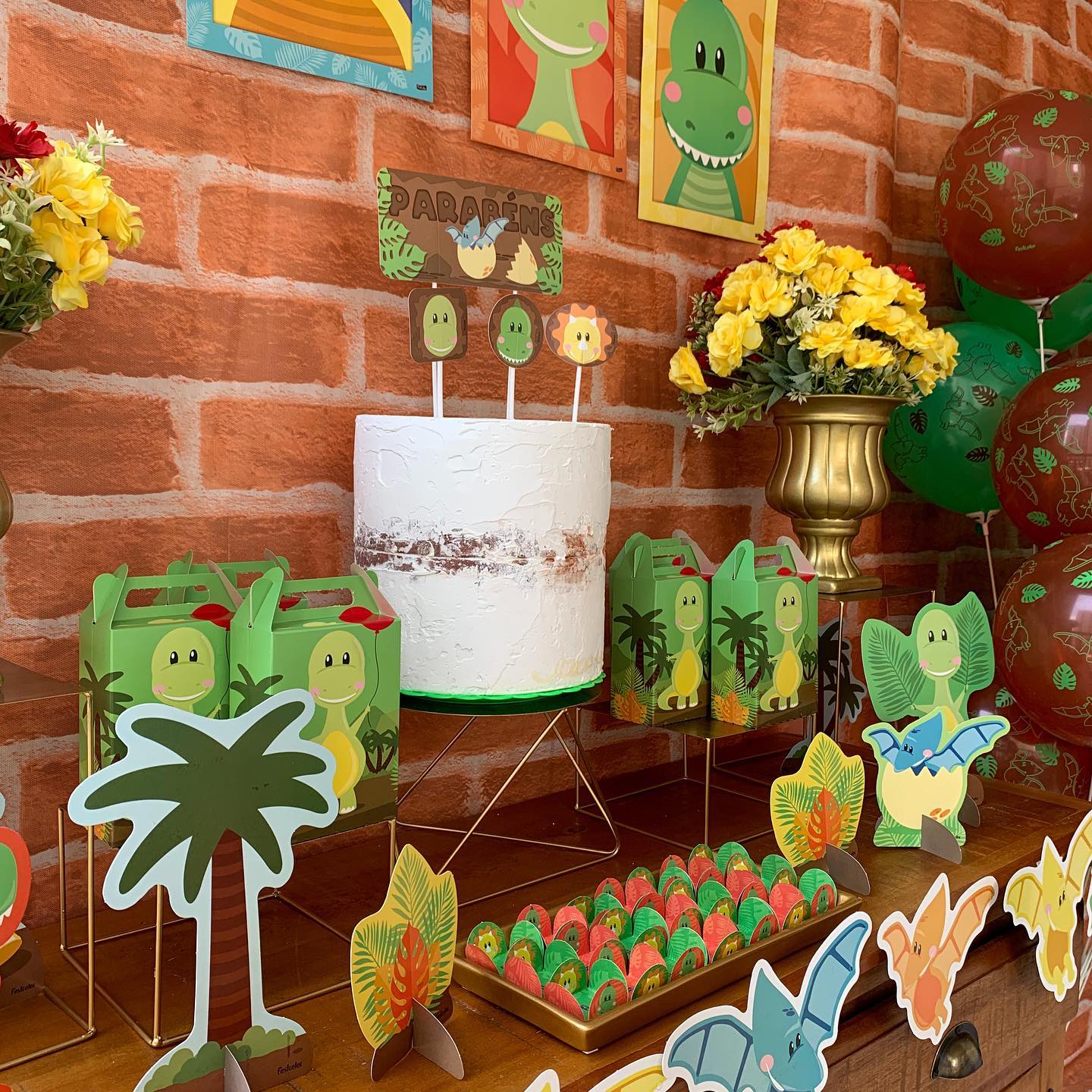 Dinossauro  Dinossauro baby, Decoração dinossauros festa infantil,  Decoração dinossauro